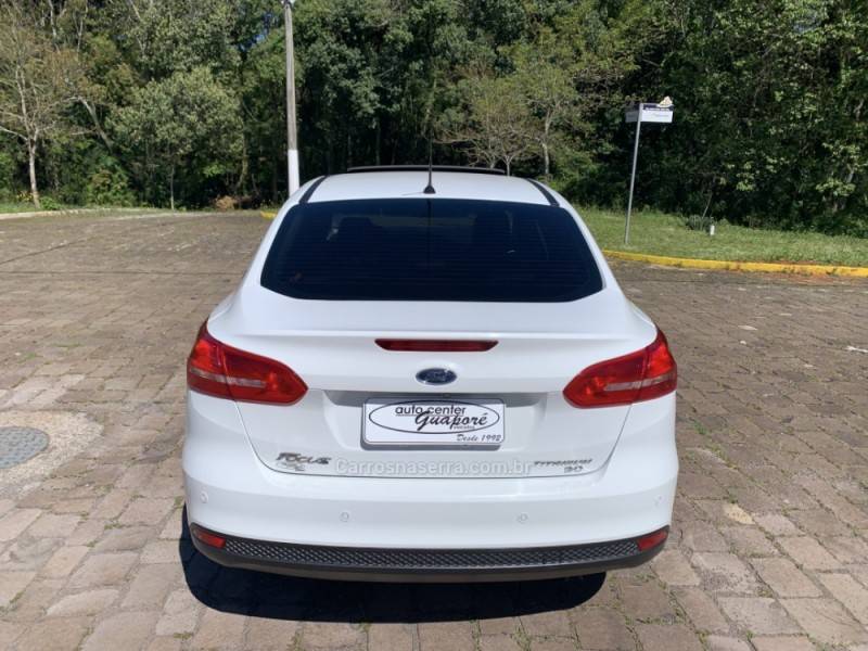 FORD - FOCUS - 2016/2017 - Branca - Sob Consulta
