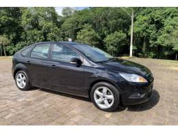 FORD - FOCUS - 2011/2012 - Preta - R$ 43.800,00