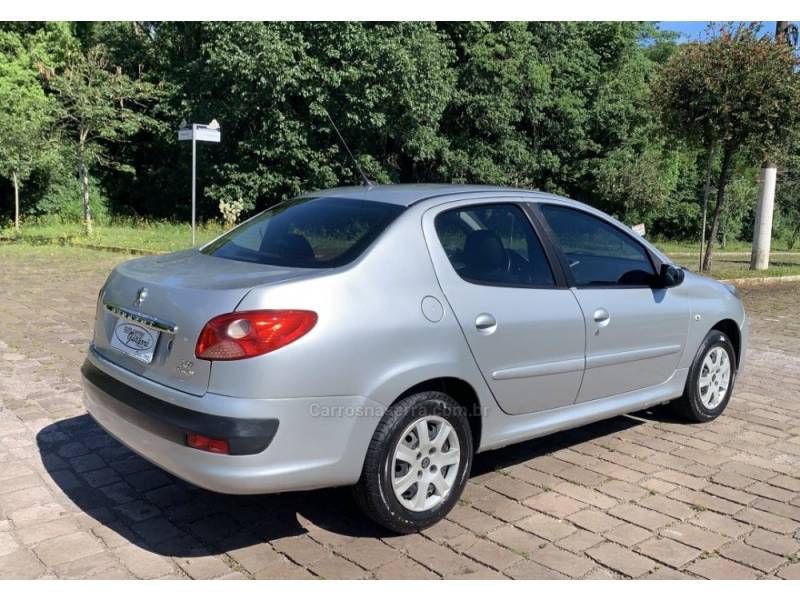 PEUGEOT - 207 - 2010/2011 - Prata - R$ 23.800,00