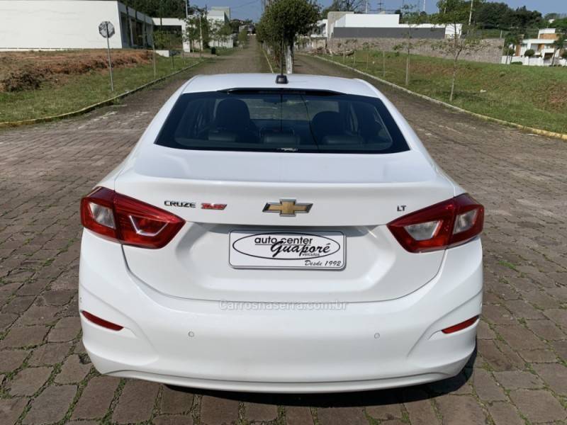 CHEVROLET - CRUZE - 2017/2018 - Branca - R$ 86.800,00