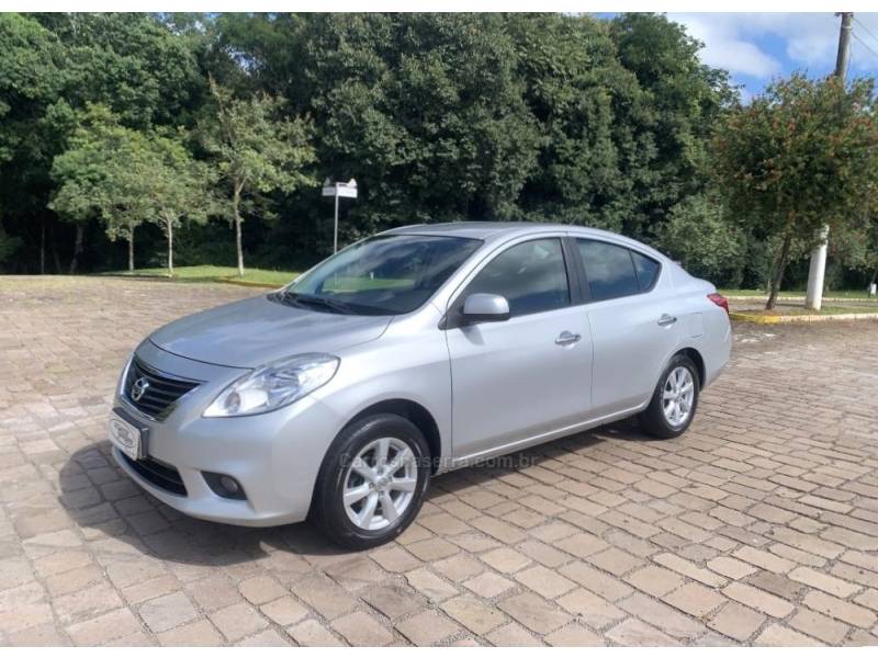 NISSAN - VERSA - 2012/2013 - Prata - Sob Consulta