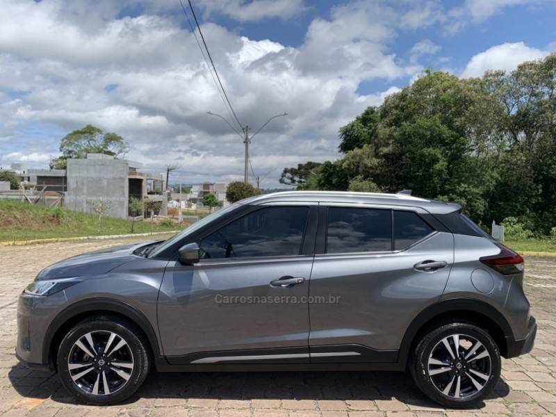 NISSAN - KICKS - 2021/2022 - Cinza - R$ 103.800,00