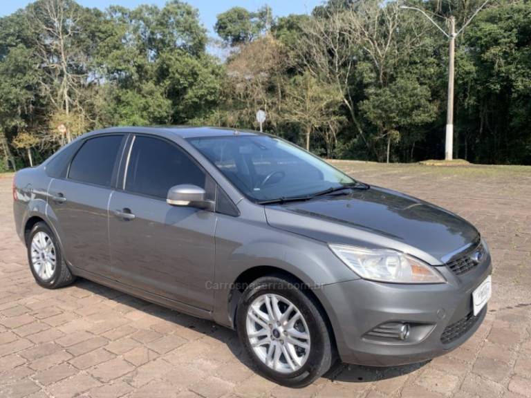 FORD - FOCUS - 2012/2013 - Cinza - R$ 45.800,00