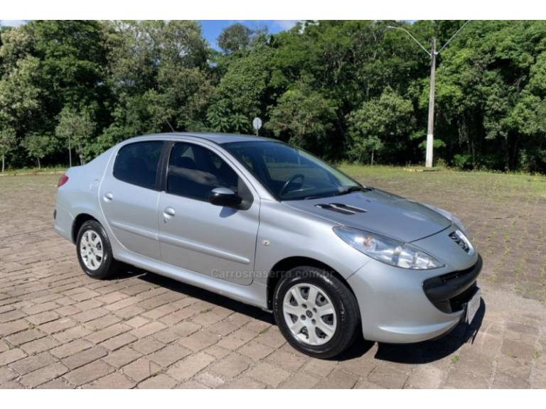 PEUGEOT - 207 - 2010/2011 - Prata - R$ 23.800,00