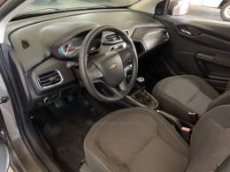 CHEVROLET - ONIX - 2013/2014 - Marrom - R$ 44.800,00