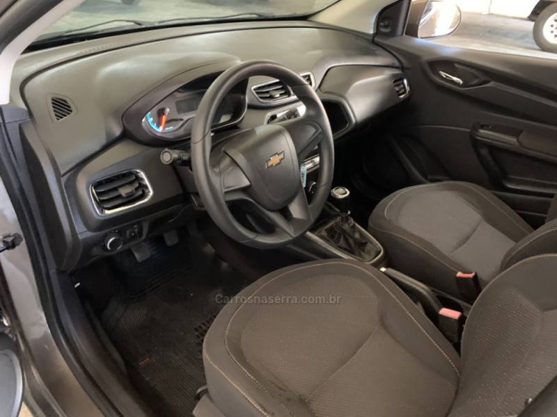 CHEVROLET - ONIX - 2013/2014 - Marrom - R$ 44.800,00