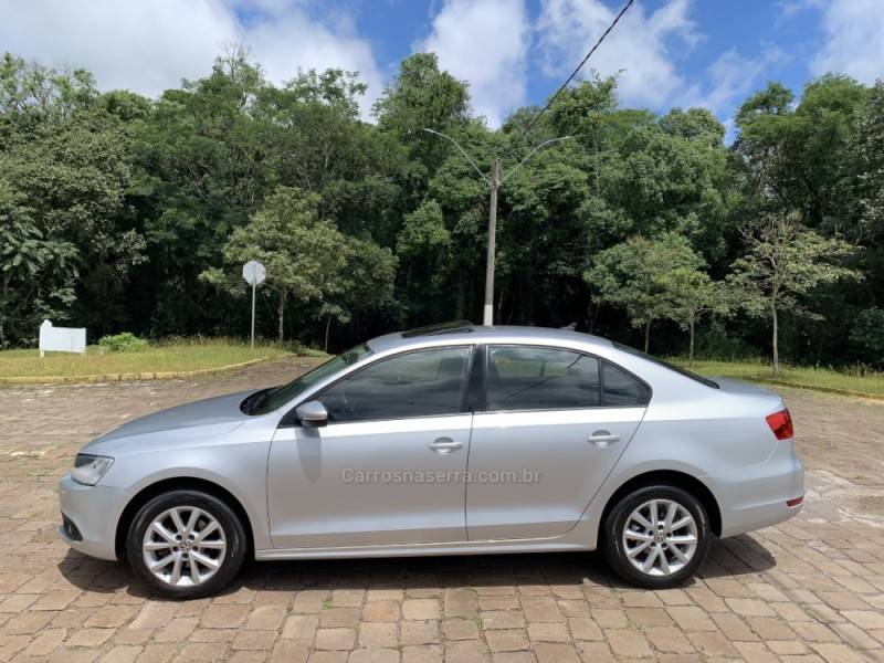 VOLKSWAGEN - JETTA - 2013/2013 - Prata - R$ 69.800,00