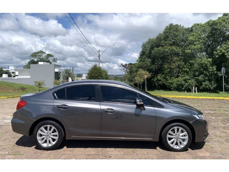 HONDA - CIVIC - 2013/2014 - Cinza - R$ 73.800,00