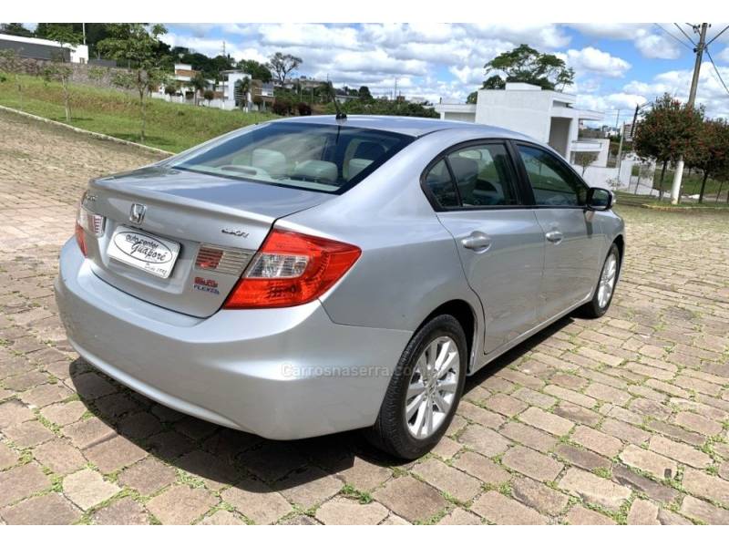 HONDA - CIVIC - 2013/2014 - Prata - R$ 73.800,00