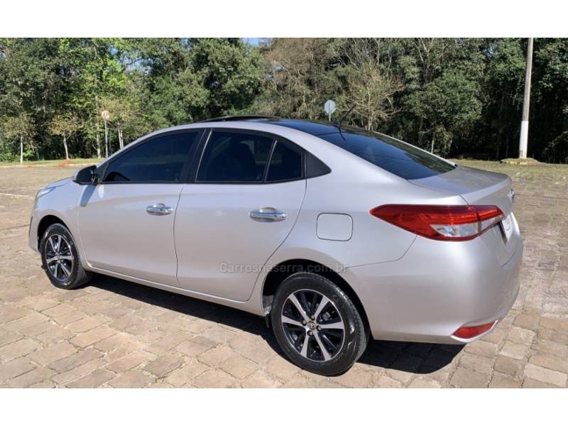 TOYOTA - YARIS - 2019/2020 - Cinza - R$ 87.800,00