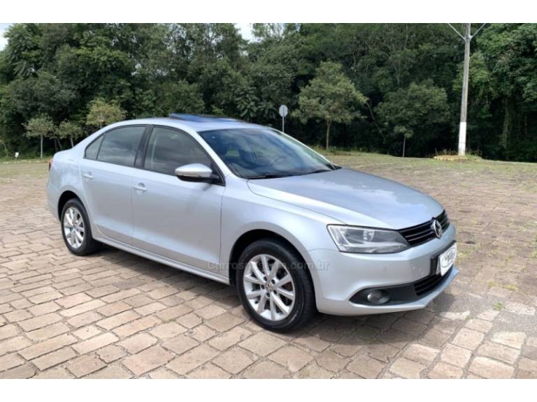 VOLKSWAGEN - JETTA - 2013/2013 - Prata - R$ 69.800,00