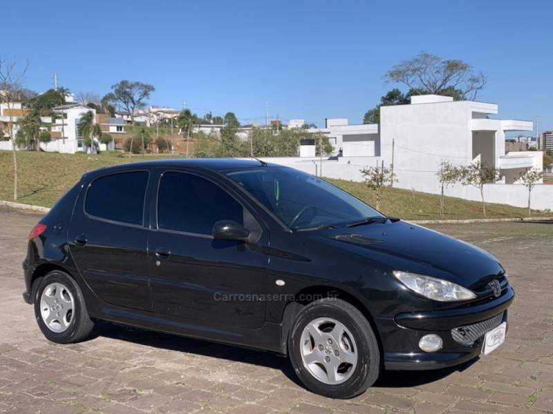 PEUGEOT - 206 - 2005/2005 - Preta - R$ 16.800,00