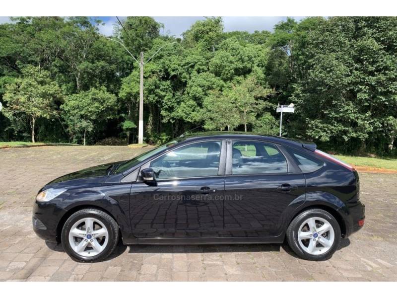 FORD - FOCUS - 2011/2012 - Preta - R$ 43.800,00