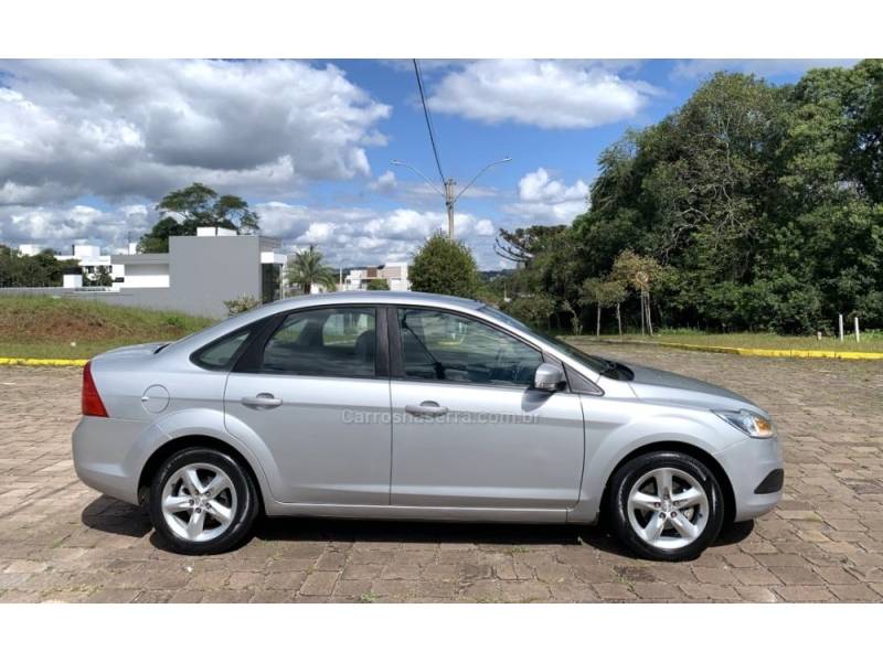 FORD - FOCUS - 2008/2009 - Prata - R$ 35.800,00