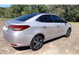 TOYOTA - YARIS - 2019/2020 - Cinza - R$ 87.800,00