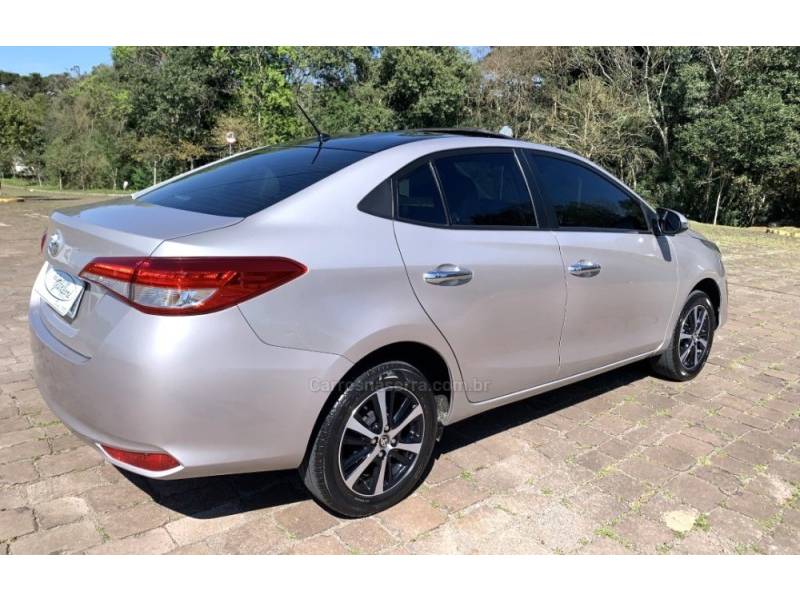 TOYOTA - YARIS - 2019/2020 - Cinza - R$ 87.800,00