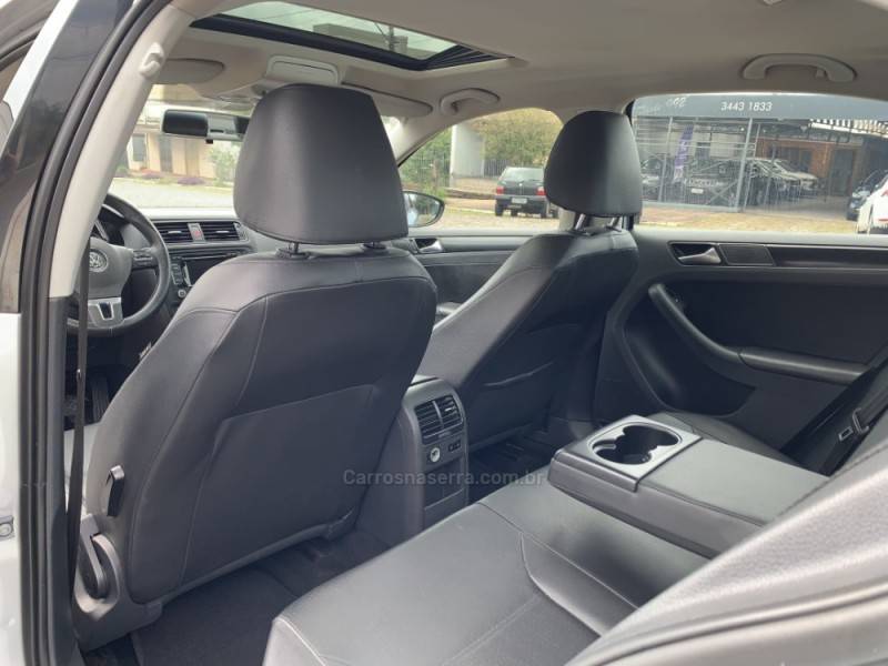 VOLKSWAGEN - JETTA - 2013/2013 - Prata - R$ 69.800,00