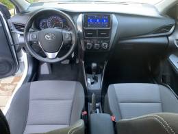 TOYOTA - YARIS - 2022/2023 - Branca - R$ 86.800,00