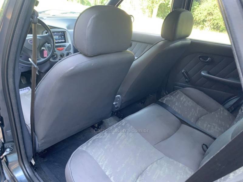 FIAT - PALIO - 2003/2003 - Cinza - R$ 24.800,00