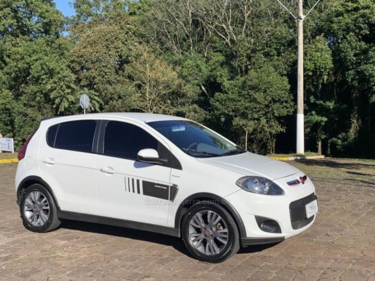FIAT - PALIO - 2012/2013 - Branca - R$ 41.800,00