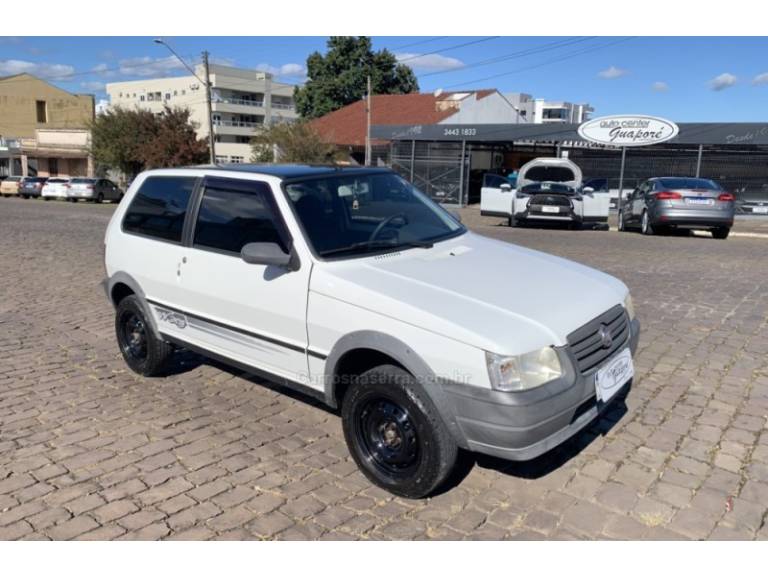 FIAT - UNO - 2010/2011 - Branca - R$ 32.800,00