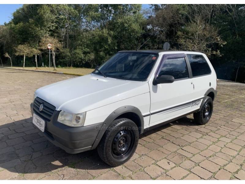 FIAT - UNO - 2010/2011 - Branca - R$ 30.800,00