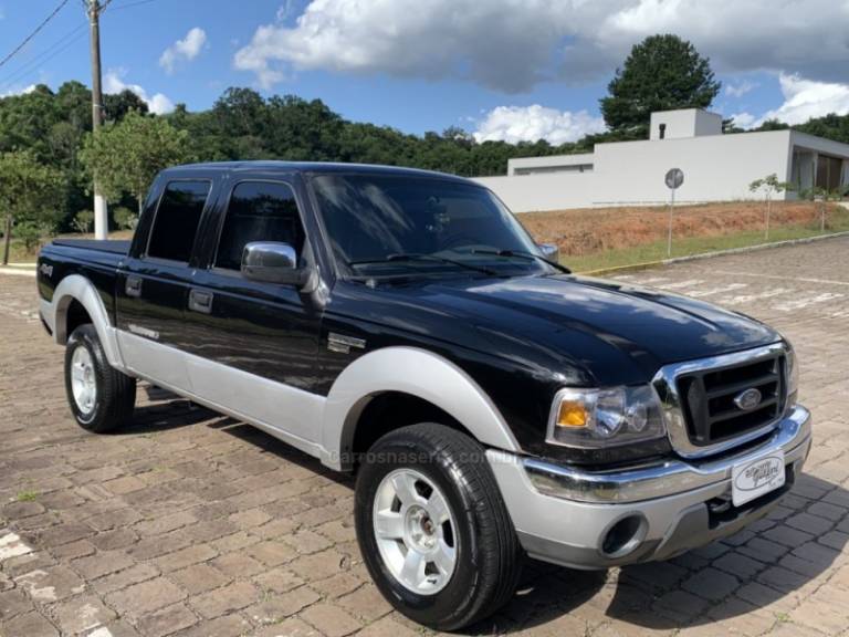 FORD - RANGER - 2006/2007 - Preta - R$ 67.800,00