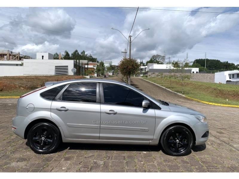 FORD - FOCUS - 2009/2009 - Prata - R$ 36.800,00