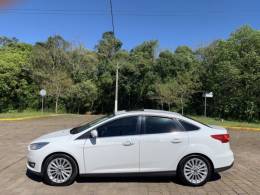 FORD - FOCUS - 2016/2017 - Branca - Sob Consulta