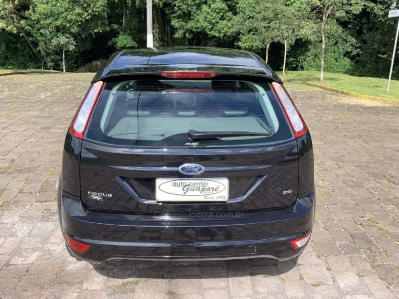 FORD - FOCUS - 2011/2012 - Preta - R$ 43.800,00