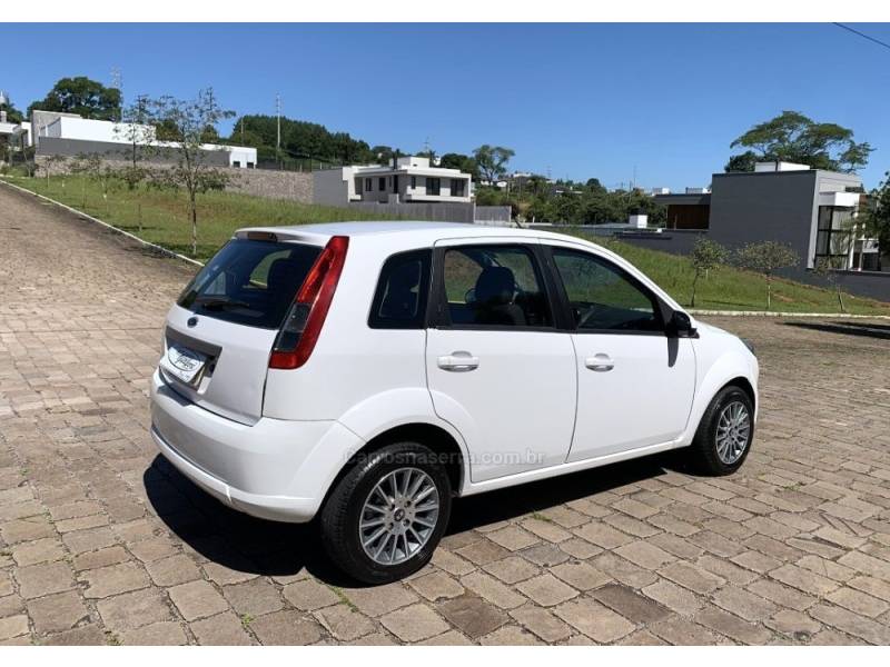 FORD - FIESTA - 2011/2012 - Branca - R$ 28.800,00