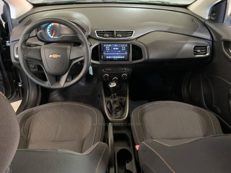 CHEVROLET - ONIX - 2013/2014 - Marrom - R$ 44.800,00