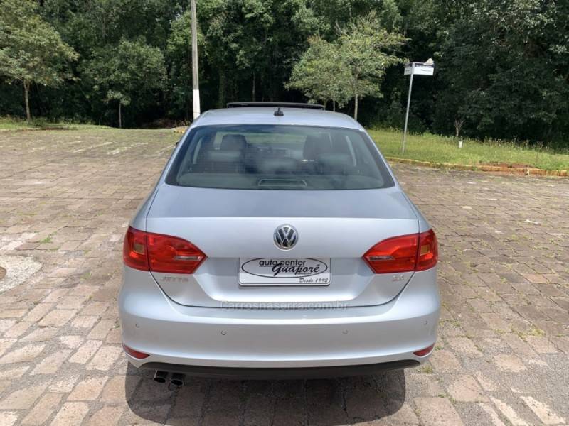 VOLKSWAGEN - JETTA - 2013/2013 - Prata - R$ 69.800,00
