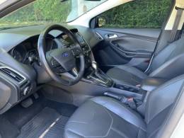 FORD - FOCUS - 2016/2017 - Branca - Sob Consulta