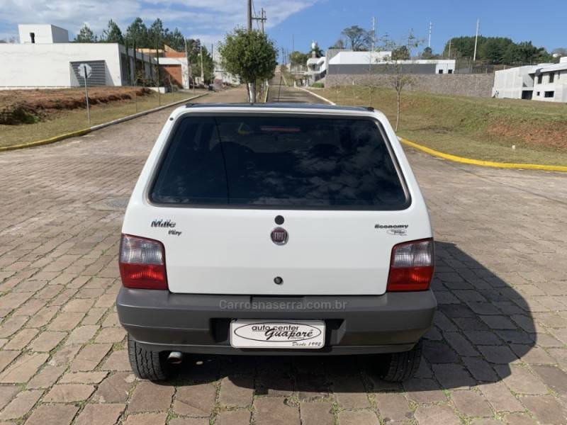 FIAT - UNO - 2010/2011 - Branca - R$ 30.800,00