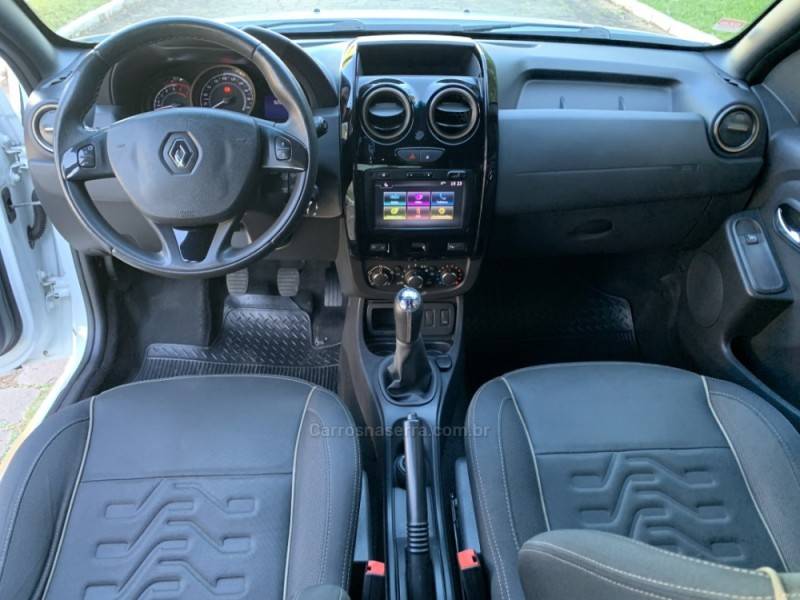 RENAULT - DUSTER - 2015/2016 - Branca - R$ 65.800,00