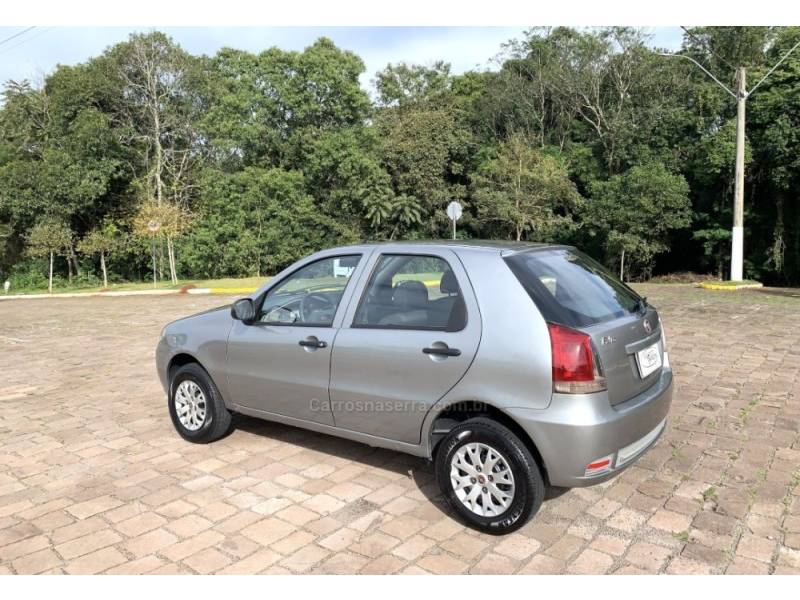 FIAT - PALIO - 2010/2011 - Prata - R$ 28.800,00