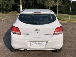 CHEVROLET - ONIX - 2017/2018 - Branca - R$ 52.800,00