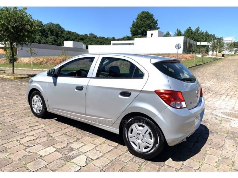 CHEVROLET - ONIX - 2018/2018 - Prata - R$ 49.800,00