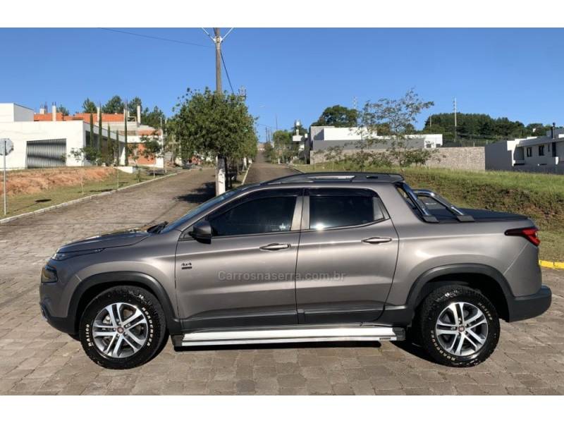 FIAT - TORO - 2018/2019 - Cinza - R$ 106.800,00