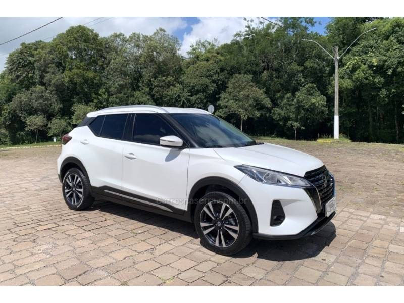 NISSAN - KICKS - 2022/2022 - Branca - R$ 99.800,00