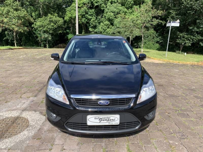 FORD - FOCUS - 2011/2012 - Preta - R$ 43.800,00