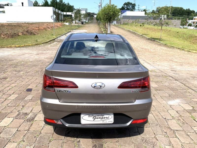 HYUNDAI - HB20 - 2022/2022 - Prata - R$ 85.800,00