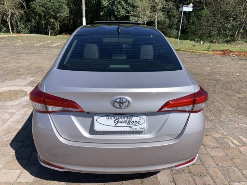 TOYOTA - YARIS - 2019/2020 - Cinza - R$ 87.800,00
