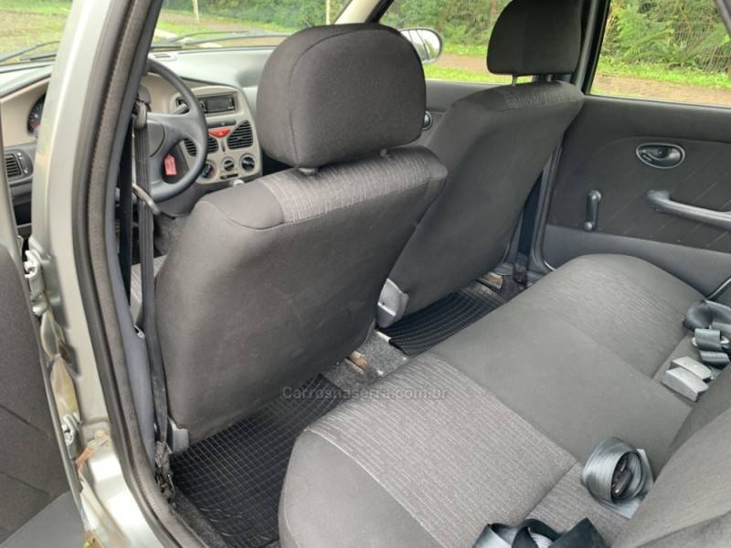 FIAT - PALIO - 2010/2011 - Prata - R$ 28.800,00