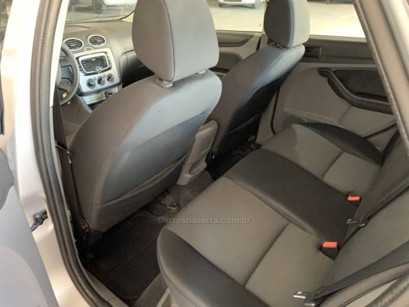 FORD - FOCUS - 2008/2009 - Prata - R$ 35.800,00