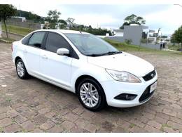 FORD - FOCUS - 2012/2013 - Branca - R$ 43.800,00