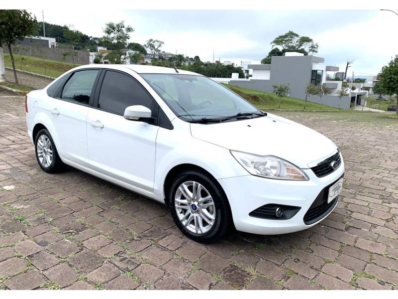 FORD - FOCUS - 2012/2013 - Branca - R$ 43.800,00