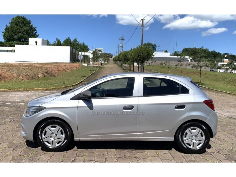 CHEVROLET - ONIX - 2018/2018 - Prata - R$ 49.800,00