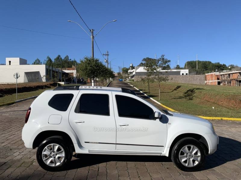 RENAULT - DUSTER - 2015/2016 - Branca - R$ 65.800,00